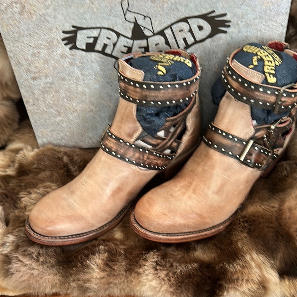 Freebird Tan Leather Ankle Booties Belgium Size 8  NIB NEVER WORN